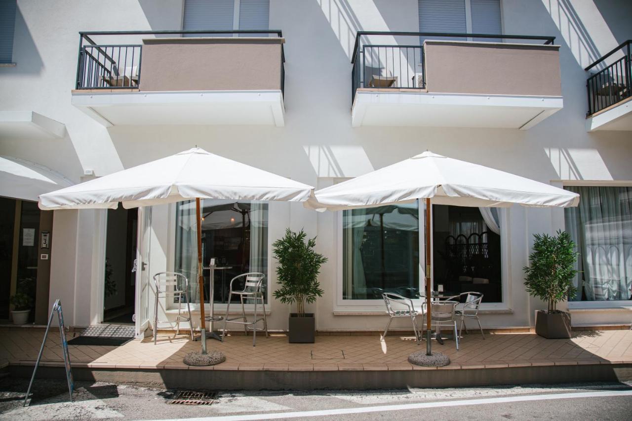 Hotel Laura 카발리노 외부 사진